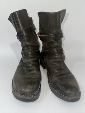 FIORENTINI + BAKER Leather Strap Buckle Boots in Distressed Grey